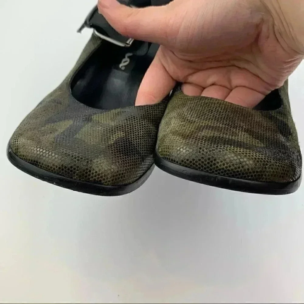 Nina heels size 6.5 leather army green camo 90s